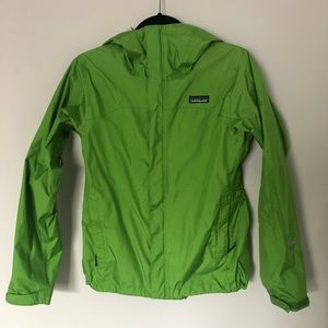 Patagonia women’s torrentshell rain jacket, green